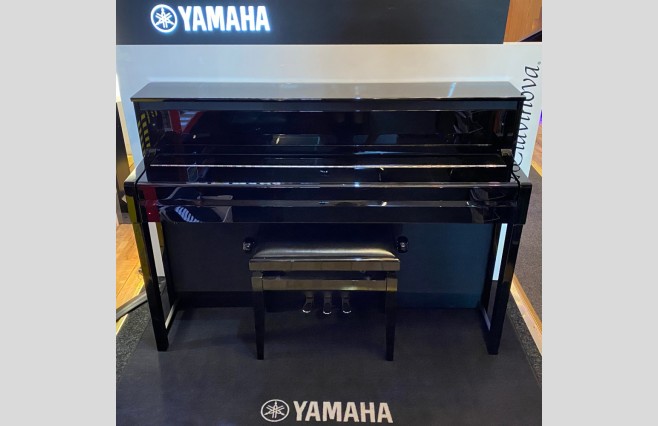 Used Yamaha CLP585 Polished Ebony Digital Piano Complete Package - Image 10